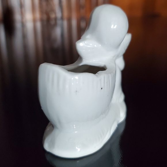 Vntg White Gold Gilt Netherlands 🇳🇱 Girl Goose and Basket Porcelain Toothpick - Picture 5 of 8